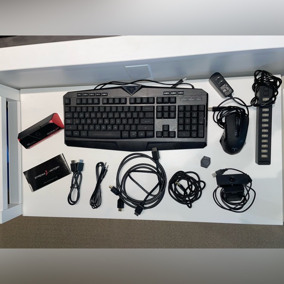 STREAMING & GAMING BUNDLE - Picture 8 of 16